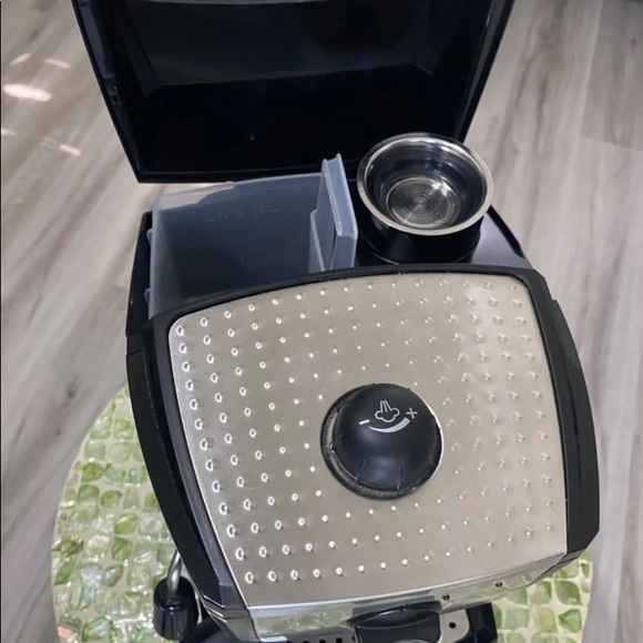 DeLonghi EC155M Manual Espresso Machine & Cappuccino Maker, New - Picture 4 of 14